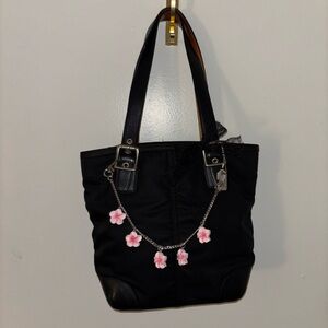 COACH
Black tote with buckle details
Will come with charms 🌸